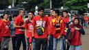 Sejumlah suporter Semen Padang saat memasuki areal Stadion GBK Jakarta, Minggu (24/1/2016). Semen Padang akan melawan Mitra Kukar dalam laga final Piala Jenderal Sudirman. (Liputan6.com/Helmi Fithriansyah)