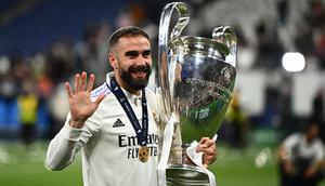 Bek kanan asal Spanyol berusia 32 tahun, Dani Carvajal yang kini tengah menjalani musim ke-12 bersama Real Madrid tercatat telah mengoleksi 26 trofi bareng Los Blancos, termausk 4 trofi La Liga dan 6 trofi Liga Champions. Hingga kini, produk asli akademi Real Madrid yang sempat membela Bayer Leverkusen selama semusim pada 2012/2013 total telah bermain dalam 417 laga di semua kompetisi. (AFP/Anne-Christine Poujoulat)