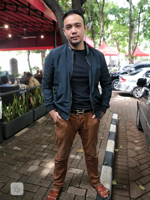 [Bintang] Kisah 18 Artis Indonesia yang Putuskan Mualaf