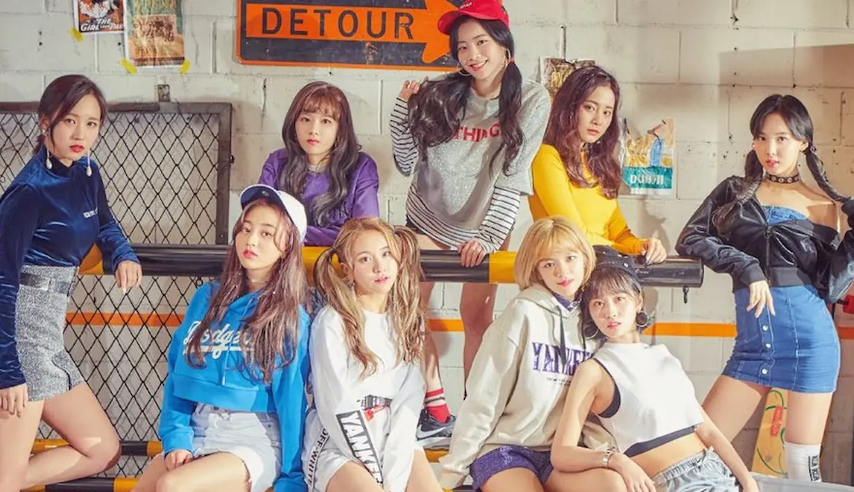 Walaupun sudah 3 tahun debut, namun para personel TWICE belum ada yang melebarkan sayapnya ke dunia akting. Akan tetapi tak menutup kemungkinan jika di kemudian hari, personel TWICE akan mencoba dunia akting. (Foto: Soompi.com)