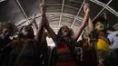 Perempuan adat menghadiri upacara yang disebut Pertemuan Masyarakat Pertama selama Kamp Adat Tanah Bebas tahunan ke-18 di Brasilia, Brasil
