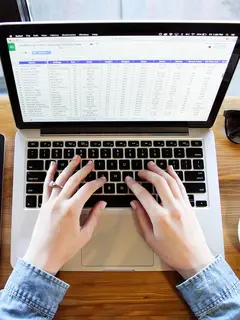 Menjaga produktivitas di kantor sambil tetap mempertahankan ketenangan batin melalui langkah-langkah sederhana dan efektif. (Foto: Pexels/Pixabay)
