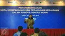 Mentri BUMN Rini Soemarno memberi pidato saat penandatanganan kerja sama 7 BUMN, Jakarta, Kamis (39/12). Ketujuh BUMN yang menjalin sinergi dengan Bank BTN yakni PT Bukit Asam (Persero) Tbk, PT Reasuransi Indonesia Utama. (Liputan6.com/Angga Yuniar)