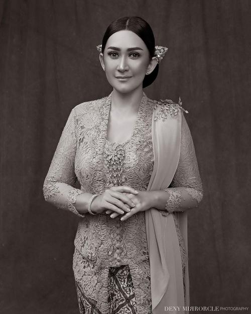 Stiletto poshnali botinkalar oyoq fetishlari