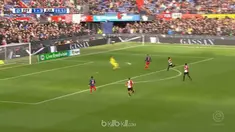Berita video highlights Eredivisie 2017-2018 antara Feyenoord melawan Ajax dengan skor 1-4. This video presented by BallBall.