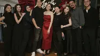 Selebritis Tampil dengan Dresscode Hitam saat Pesta Ulang Tahun Intimate Syifa Hadju ke-25. [@syifahadju]