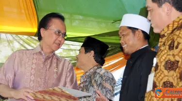 Citizen6, Cianjur: KKP juga memberikan bantuan yang
meliputi empat paket model untuk empat Pondok Pesantren senilai 300 juta dan enam paket buku hasil penelitian dan Al-Quran/Hadits. (Pengirim: Efrimal Bahri)