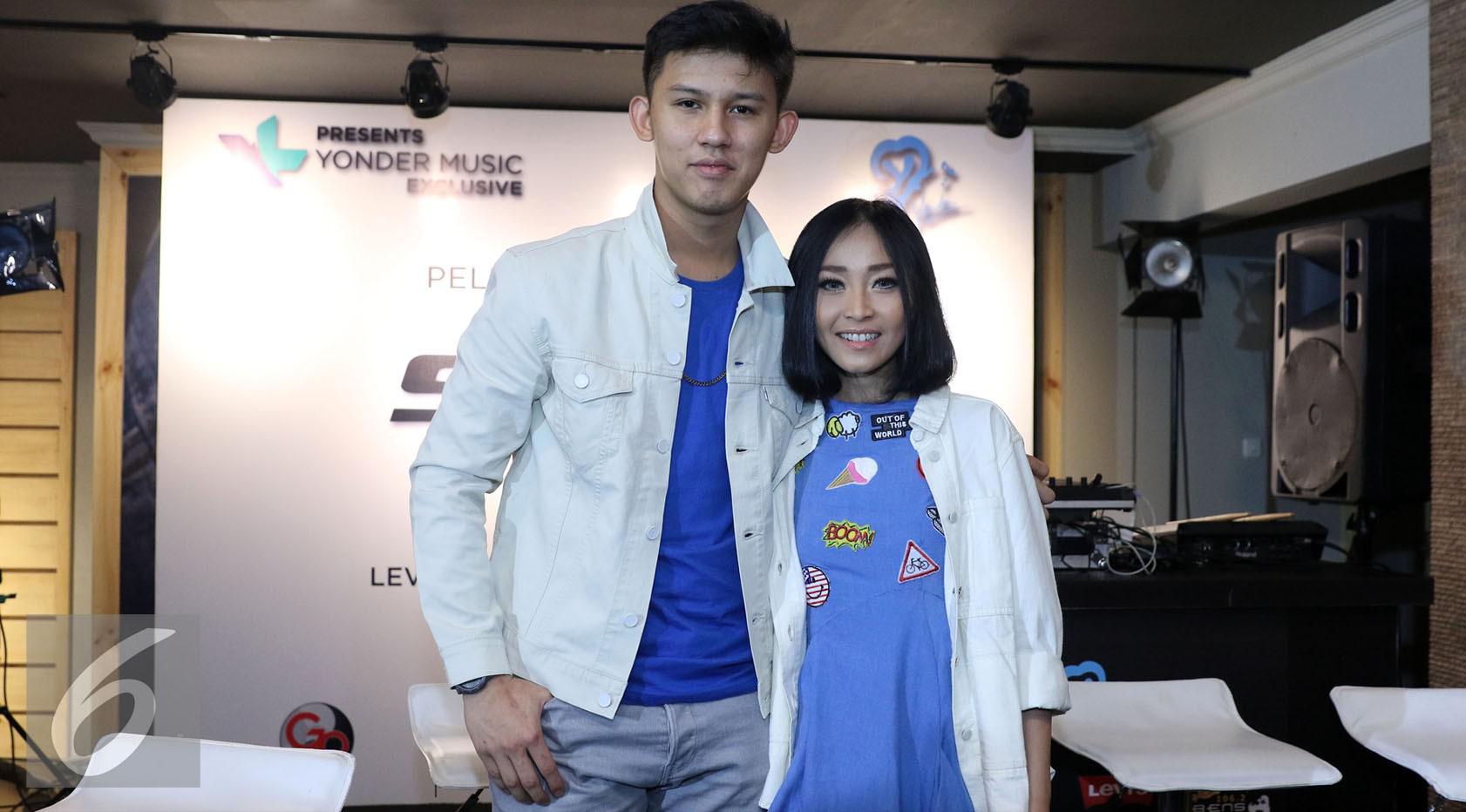 Duo Soundwave, Rinni Wulandari dan Kevin Julian. (Herman Zakharia/Liputan6.com)