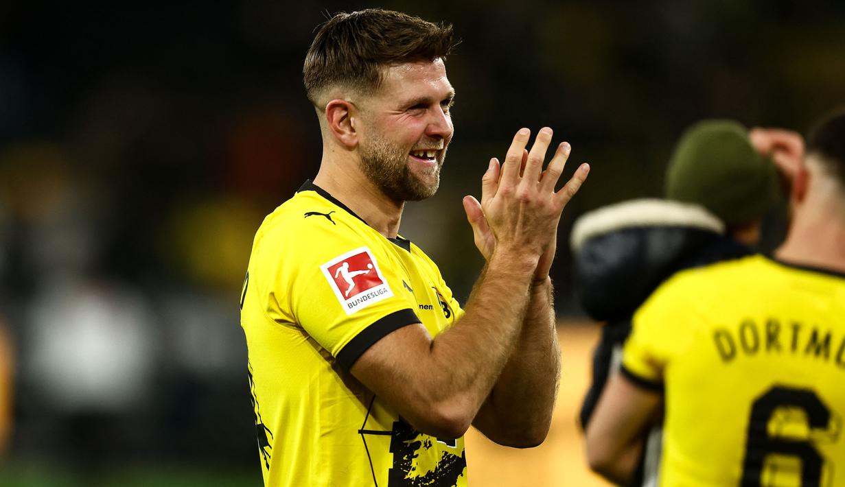 Niclas Fuellkrug menjadi pemain terbaru Borussia Dortmund yang mampu mencetak hattrick di Bundesliga. Tengah menjalani musim pertama bersama Borussia Dortmund setelah didatangkan dari Werder Bremen pada awal musim 2023/2024, ia tercatat telah tampil dalam 19 laga di Bundesliga musim 2023/2024 dengan koleksi 9 gol dan 5 assist, termasuk 1 kali hattrick yang baru saja dicetaknya pada pekan ke-19 saat menang 3-1 atas VfL Bochum (28/1/2024). (AFP/Leon Kuegeler)