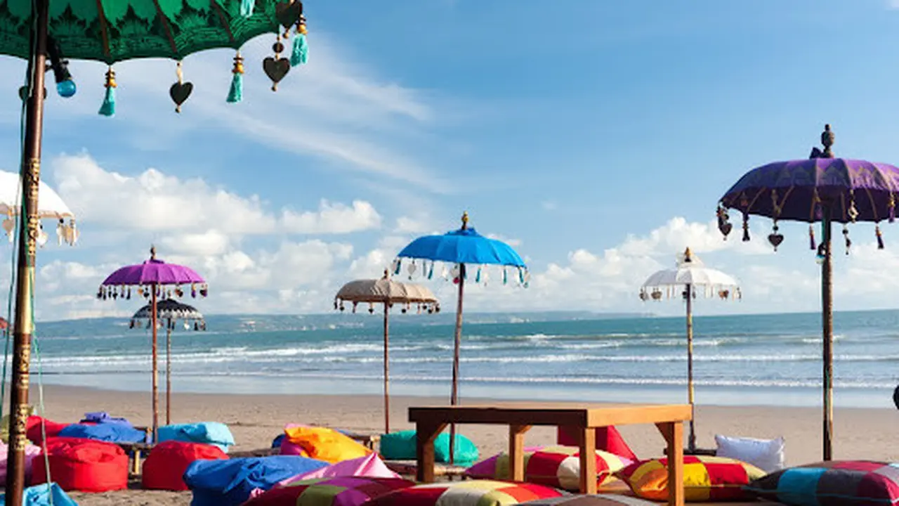 Daftar 7 Pantai Pasir Putih Favorit di Bali untuk Liburan Akhir Tahun!