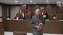 Terdakwa PT Nusa Kontruksi Enjiniring (NKE) diwakili oleh Direktur Utama Djoko Eko Suprastowo seusai menjalani sidang perdana di Pengadilan Tipikor, Jakarta, Kamis (11/10). Sidang perdana ini beragenda pembacaan dakwaan. (Liputan6.com/Herman Zakharia)