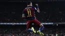 Striker Barcelona, Neymar, merayakan gol yang dicetaknya ke gawang Rayo Vallecano pada laga La Liga Spanyol di Stadion Camp Nou, Barcelona, Sabtu (17/10/2015). (AFP/Josep Lago)