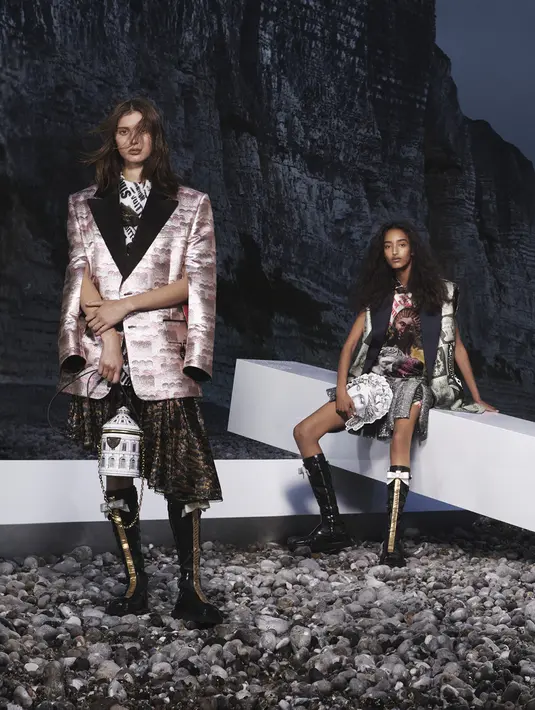 Koleksi multifaset ini menampilkan ciri khas gambar tangan ikonik Fornasetti yang telah memikat pecinta seni dan desain sejak Piero mendirikan studionya pada tahun 1940. (Foto:  dok. Louis Vuitton)