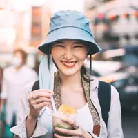 ilustrasi perempuan tersenyum/dodotone/Shutterstock