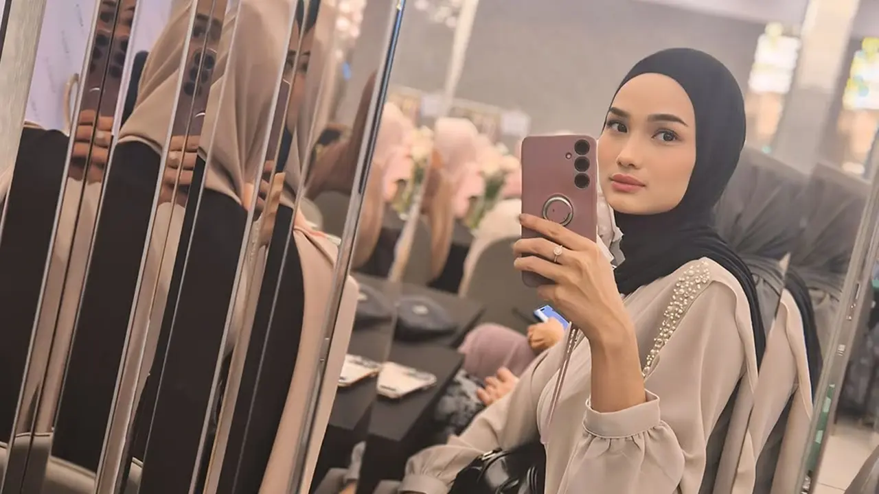 Potret Faby Marcelia Pakai Hijab Hadiri Kajian, Ungkap Senang Berkumpul di Circle Positif