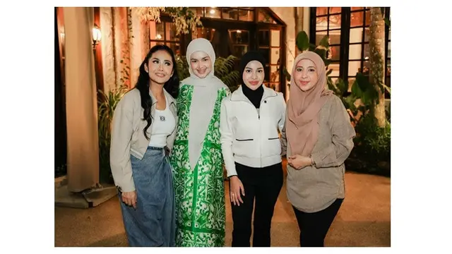 Intip Model Gamis Siti Nurhaliza saat Krisdayanti Berkunjung ke Rumahnya di Malaysia