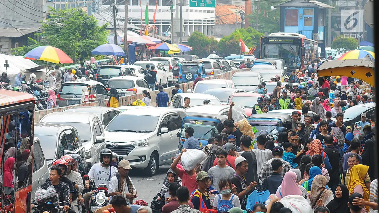 Pengunjung Membeludak, Lalu Lintas di Kawasan Tanah Abang Macet