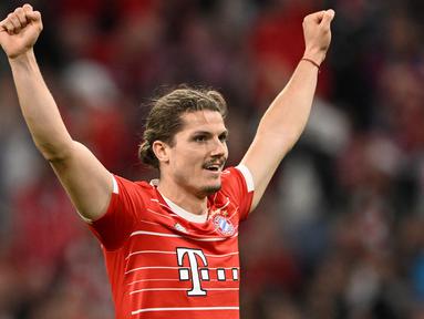 Pemain Bayern Munchen, Marcel Sabitzer melakukan selebrasi setelah mencetak gol kelima timnya saat laga lanjutan Liga Jerman 2022/2023 melawan SC Freiburg di Allianz Arena, 16 Oktober 2022. Sabitzer menjadi rekrutan baru Manchester United yang berstatus sebagai pemain pinjaman pada 1 Ferbruari 2023. Ia rencananya didapuk untuk menggantikan Cristian Eriksen yang tengah didera cedera panjang. (AFP/Christof Stache)