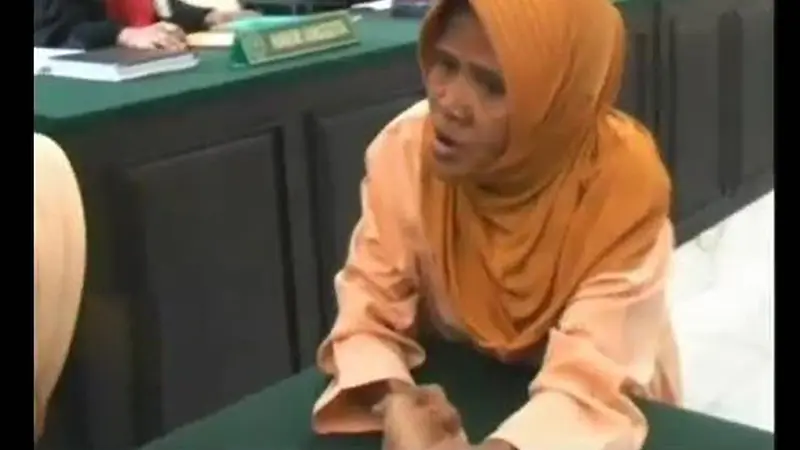 Hadiri Sidang Lanjutan, Nenek Asyani 'Merengek' ke Hakim dan JPU