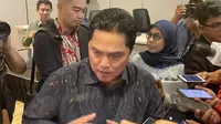 Ketua Umum PSSI, Erick Thohir ketika diwawancarai oleh wartawan di Gedung Danareksa, Jakarta pada Jumat (23/6/2023).&nbsp;(Luthfa Arisyi Senapi/Liputan6.com)