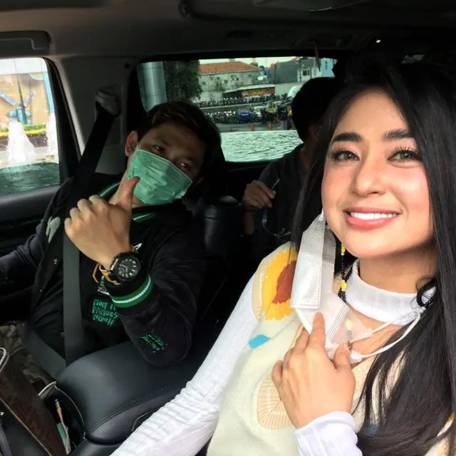 Dewi Perssik (ist/ Munady Widjaja)