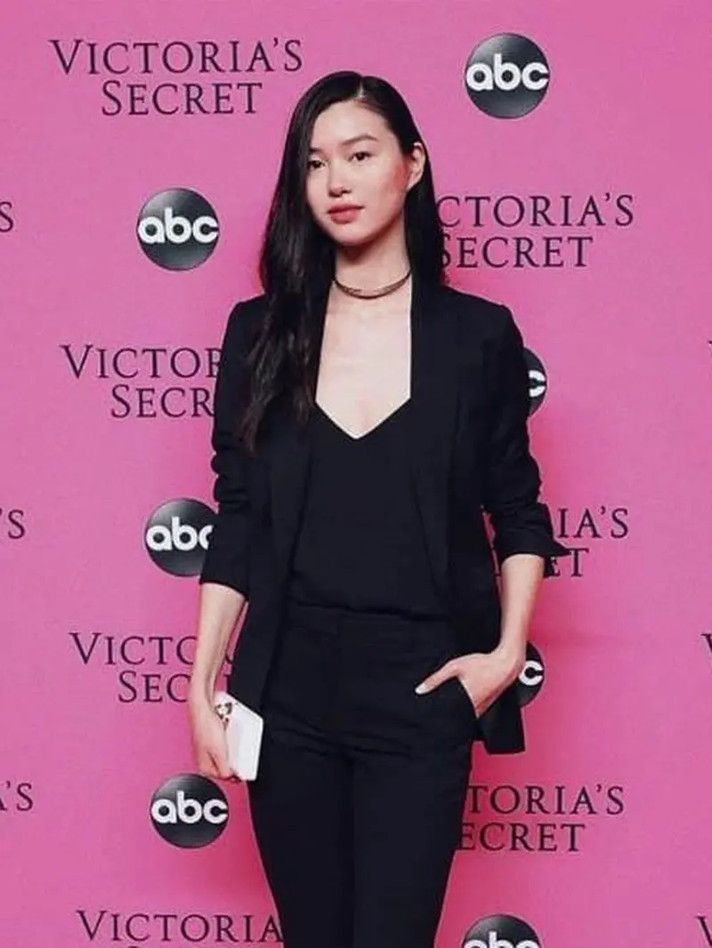 Estelle Chen, Model China Termuda yang Jadi Wajah Baru Maybelline