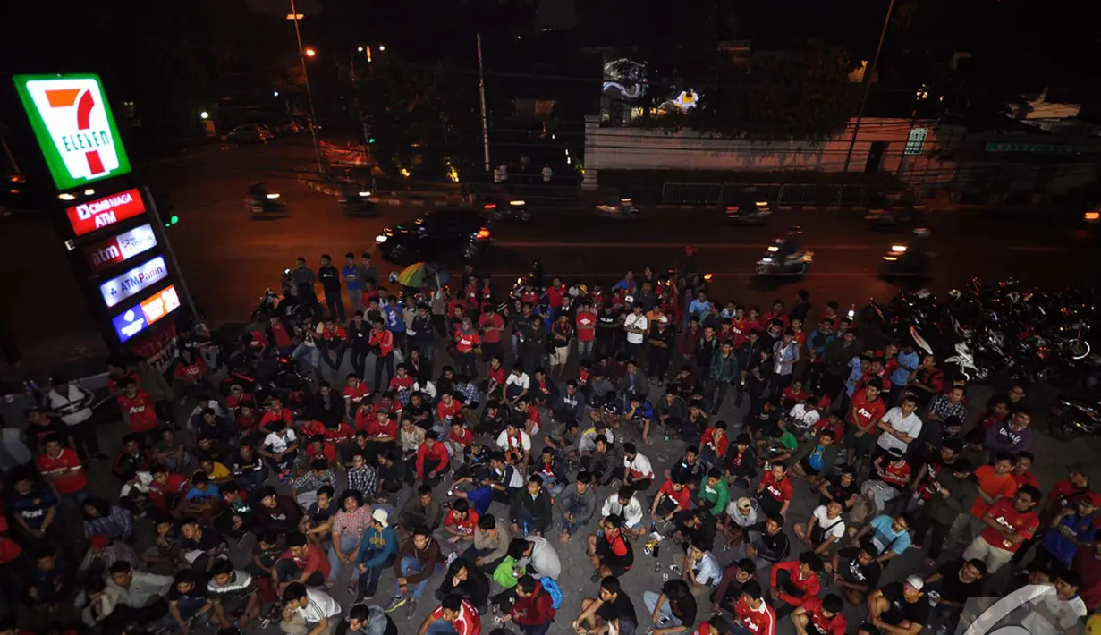 Suasana nonton bareng MU vs Man City bersama liputan6.com dan NexMedia, 7-11 Trunojoyo, Jaksel, Minggu (2/11/2014) (Liputan6.com/Miftahul Hayat)