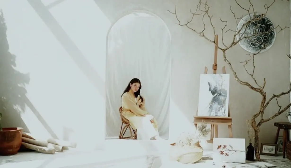 Menjadi terkenal tentu merupakan pengalaman baru bagi Tiara Andini. Tentang perubahan hidup yang dialaminya seperti kurangnya waktu bertemu teman-teman merupakan salah satu hal yang harus ia korbankan. (Instagram/tiaraandini)