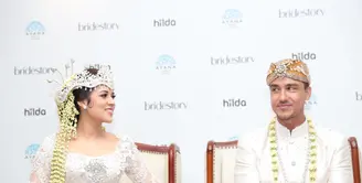 Raisa Andriana kini sudah resmi menjadi seorang istri dari aktor tampan Hamish Daud. Pernikahan sakral yang digelar sangat intim ini telah berlangsung pada Minggu, 3 September 2017 kemarin. (Adrian Putra/Bintang.com)