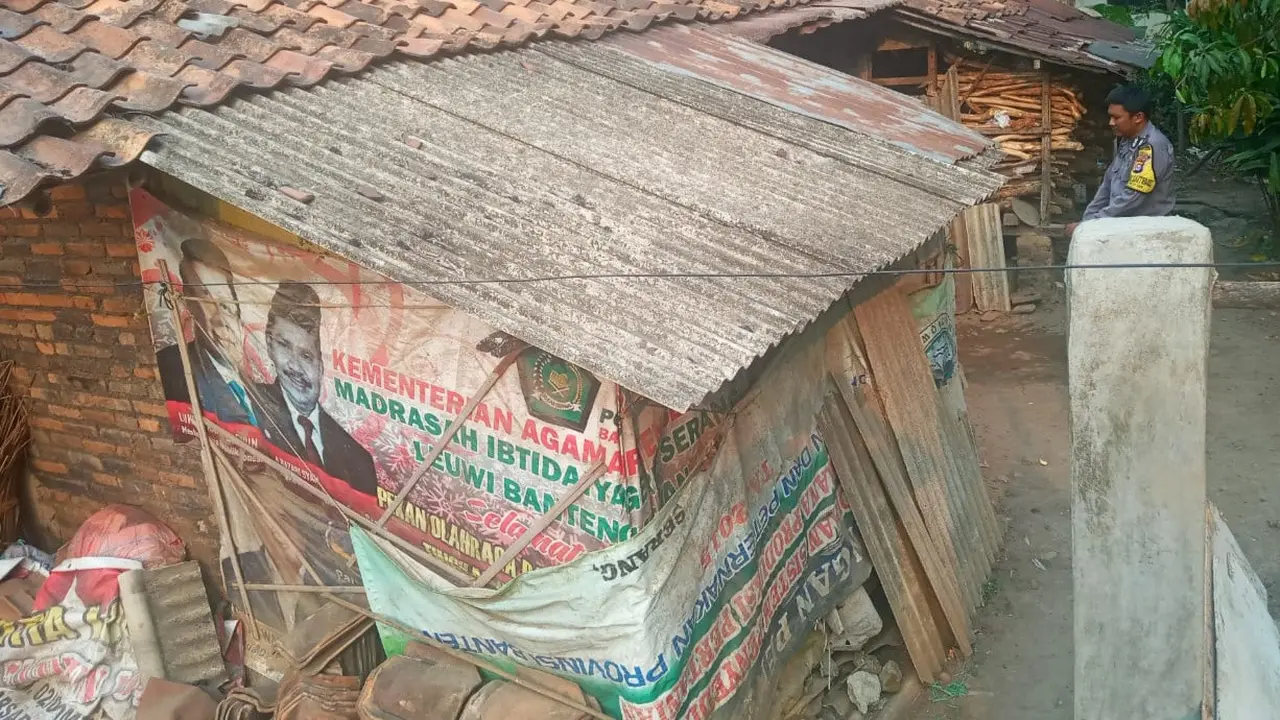 Rumah nenek sapiah yang merupakan bekas kandang ayam