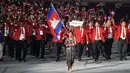  Kontingen Kamboja saat mengikuti parade di pembukaan SEA Games 2015, Singapura, Jumat (5/6/2015). (AFP Foto)