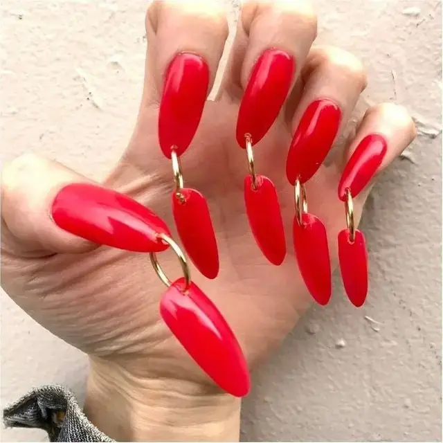 8 Potret Nail Art Ini Nyeleneh Banget, Tertarik Buat?
