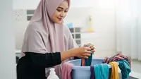 7 Kesalahan Saat Membersihkan Jilbab yang Justru Bikin Cepat Rusak, Hindari Sekarang