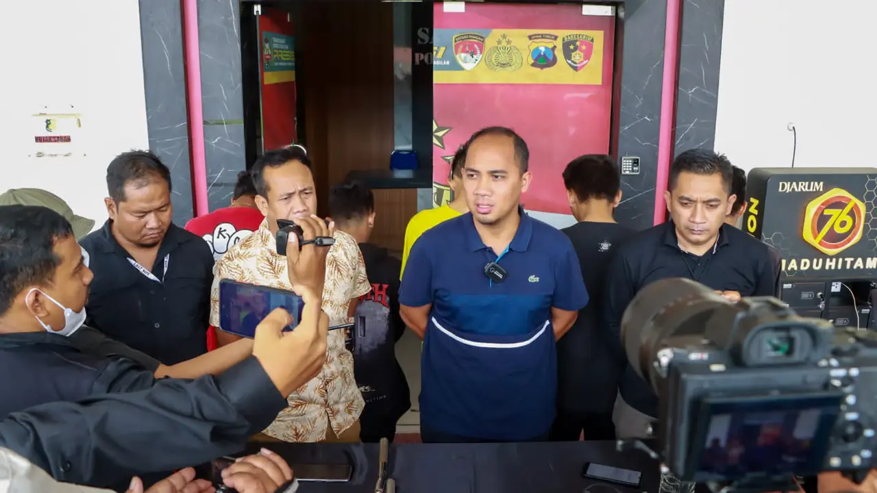 Polisi Jombang mengamankan tujuh pesilat onar. (Dian Kurniawan/Liputan6.com)