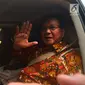 Ketua Umum Gerindra Prabowo Subianto melambaikan tangan usai melakukan pertemuan dengan Ketua Umum Partai Demokrat Susilo Bambang Yudhoyono (SBY) di Mega Kuningan, Jakarta, Kamis (9/8). Pertemuan berlangsung tertutup dan singkat. (Merdeka.com/Imam Buhori)