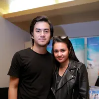 Michelle Ziudith dan Rizky Nazar punya kesibukan baru setelah selesai syuting film 'I Love You From 38000 Feet'. Keduanya makin kompak dengan kegiatan barunya tersebut. (Adrian Putra/Bintang.com)