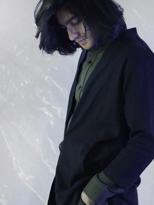 Meski tampan, namun sampai sekarang ini Omar belum juga terlihat bersama seorang wanita spesial yang menjadi kekasihnya. Namun, belum lama ini ia disebut memiliki hubungan spesial dengan Cut Meyriska. (Instagram/omardaniel_)