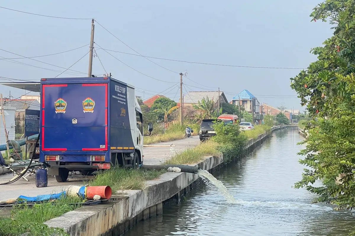 Perbanyak Pompa, Jurus Pemprov Jateng Atasi Banjir Rob di Sayung Demak