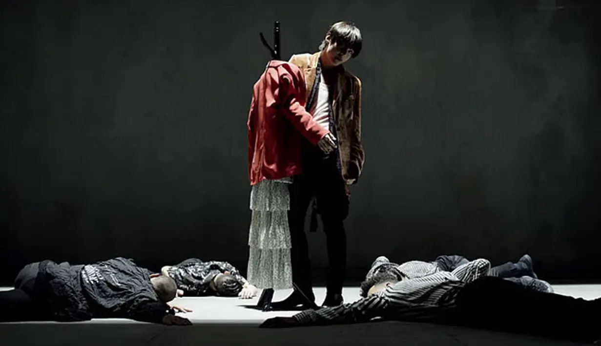 Baru-baru ini, BTS juga merilis sebuah comeback trailer yang berjudul Singularity. Video itu menampilkan V yang tampil solo dan memperlihatkan kemampuan bernyanyi dan menarinya yang luar biasa. (Foto: Youtube.com)