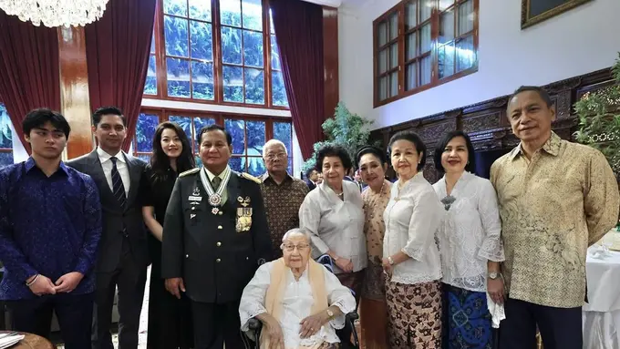 Potret Titiek Soeharto hadir di kediaman Prabowo Subianto (Sumber: Instagram/titieksoeharto)