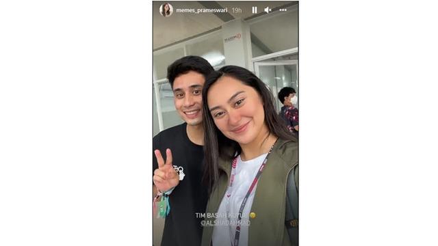 6 Potret Memes Prameswari Nonton WSBK di Sirkuit Mandalika, Foto Bareng Pembalap