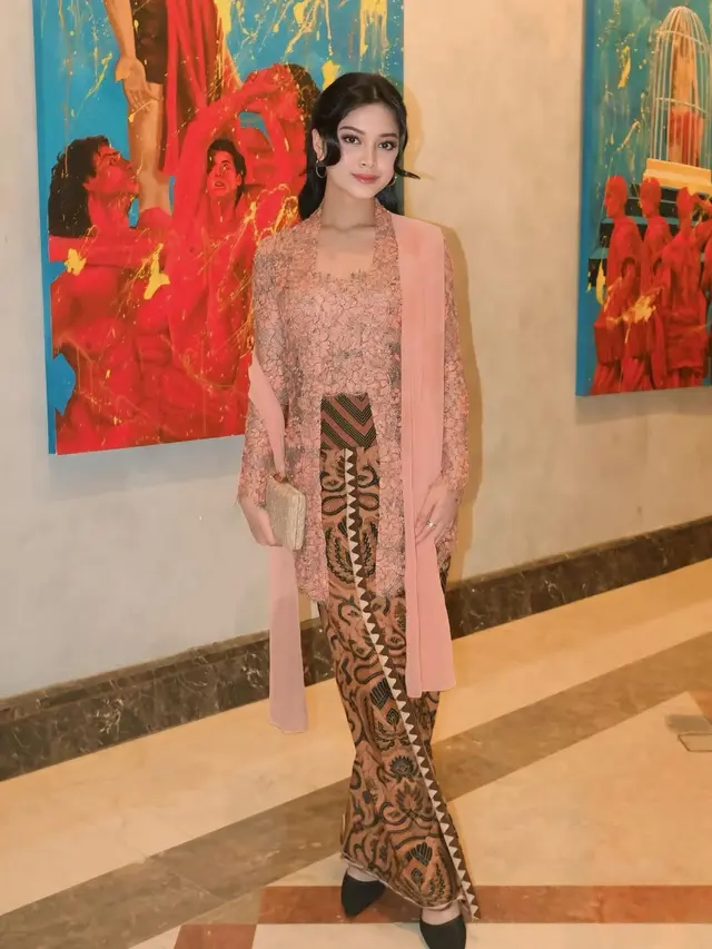 8 Potret Artis Pakai Kebaya di Ngunduh Mantu Al Ghazali-Alyssa, Tampil Anggun