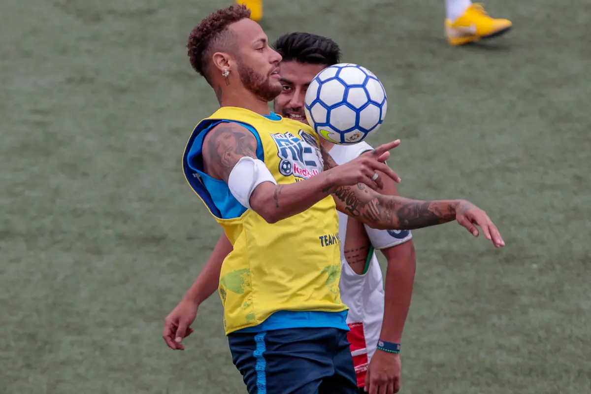 Ketika Neymar Unjuk Gigi dalam Laga Amal di Brasil