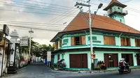 Kampung Batik Laweyan. (dok. Pesona Indonesia (pesona.travel)/https://pesona.travel/keajaiban/1316/belanja-batik-solo-laweyan-atau-kauman/Tri Ayu Lutfiani)