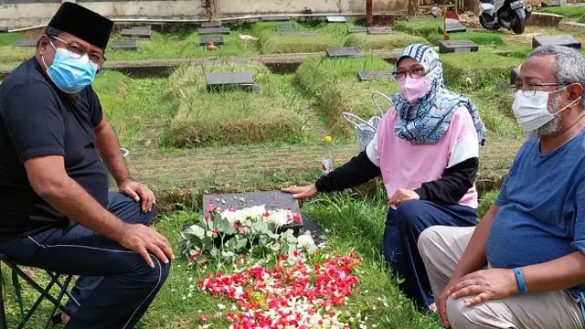 Rawat Tradisi, Ini Potret 7 Artis saat Lakukan Ziarah sebelum Puasa Ramadhan