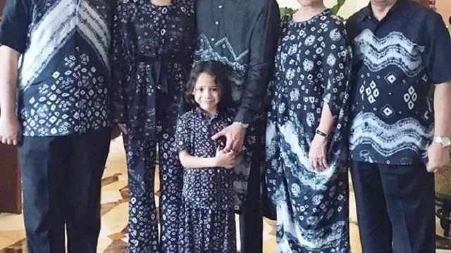 artis pakai baju lebaran kompakan dengan keluarga (Credit: Instagram/bclsinclair)