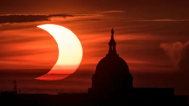 Gerhana Matahari di atas ibu kota AS, Washington DC, 10 Juni 2021 (Bill Ingalis NASA)