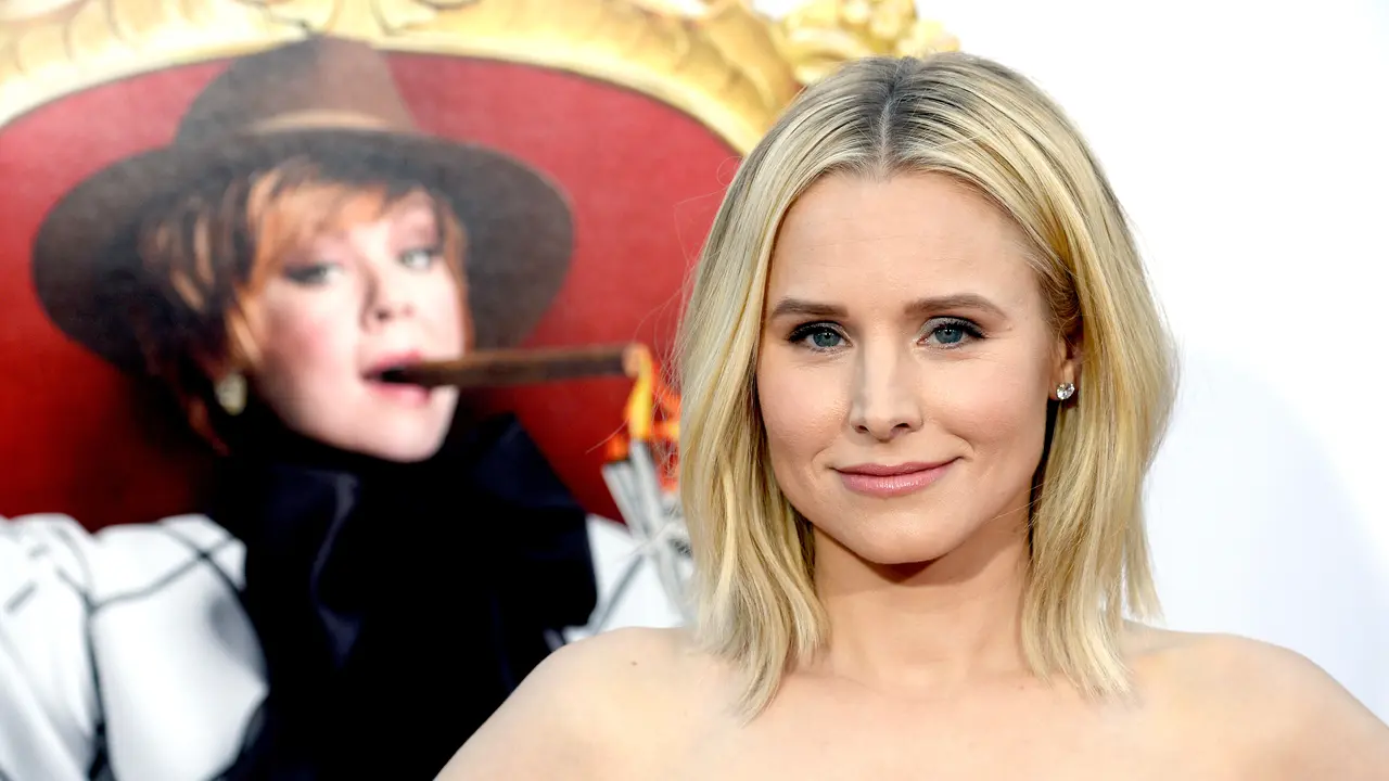 [Bintang] Ouch, Kristen Bell Geram dan Menampar Wartawan di Karpet Merah
