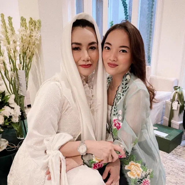 Diangkat Menjadi Anak Tahun 2013, Ini 6 Potret Reza Artamevia dan Baby Mamesah