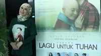 Dewi Yull dalam promo film Sebuah Lagu Untuk Tuhan. (Liputan6.com/Herman Zakaria)